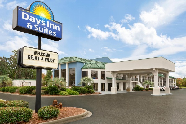 Days Inn & Suites by Wyndham Savannah Midtown Main image