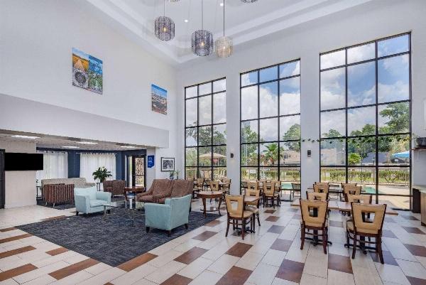 Days Inn & Suites by Wyndham Savannah Midtown image 5